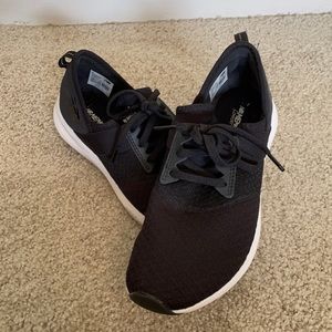 Black new balance shoes
